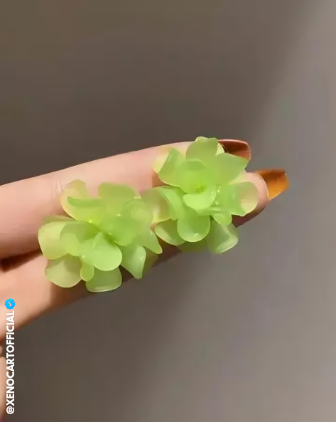 🌿 Fresh Green Floral Stud Earrings